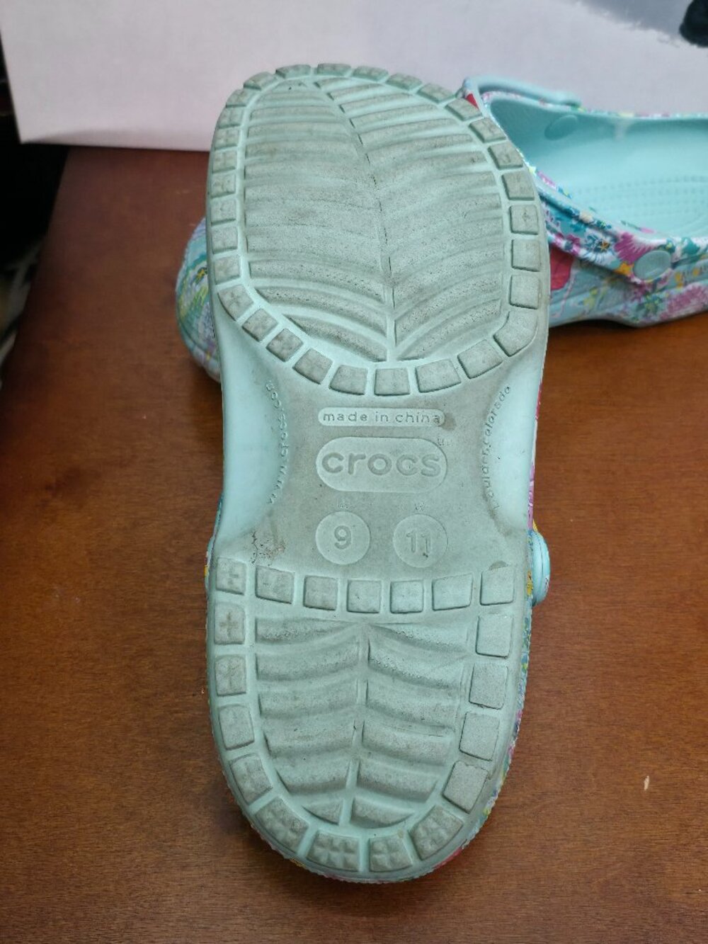 Disney x Vera Bradly Classic Clog - Picture 4 of 5